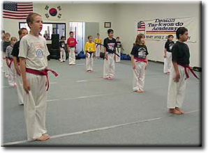 Kids bowing in to taekwondo class